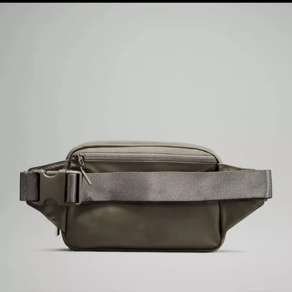 Final 1: NWT Lululemon Belt Bag Large - Picture 2 of 5